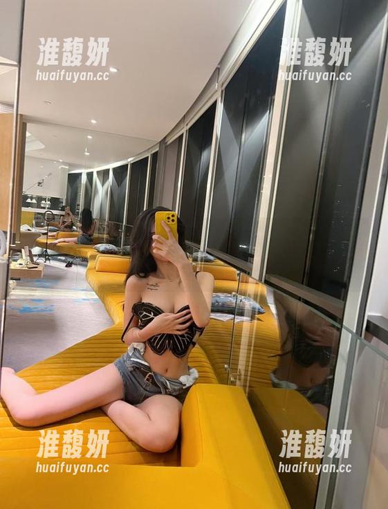 葛征 微密圈 - 一边翻动我们最爱的页面,葛征的丝袜制服高清作品集让我满脸懵!