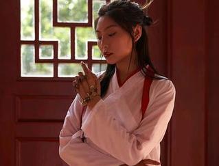 蜜桃社 - 转角遇到木楠Nan：简单的裸足图集，把我脑中所有十万个在哪儿穿鞋的问题都问了。