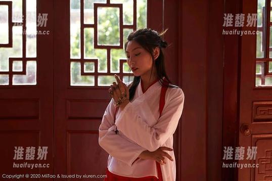 蜜桃社-木楠Nan 蜜桃社 - 转角遇到木楠Nan:简单的裸足图集,把我脑中所有十万个在哪儿穿鞋的问题都问了。
