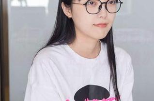 袜啵啵 - 原图里的小安，运动鞋和她同框，稀奇的碰撞，资源从此打破次元！