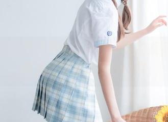 西瓜少女与她神奇的网袜上演的系列写真，结果竟然成了夏日特供！
