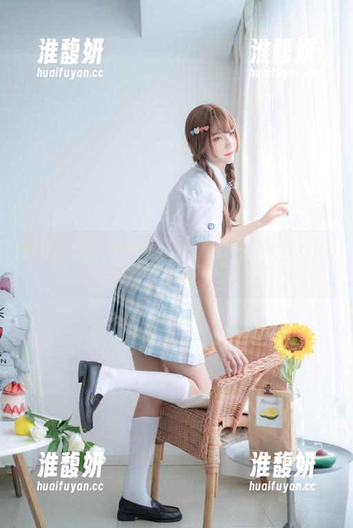 西瓜少女 西瓜少女与她神奇的网袜上演的系列写真,结果竟然成了夏日特供!