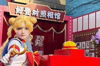 许枳的写真，不得不说那红色旗袍真让人停留。