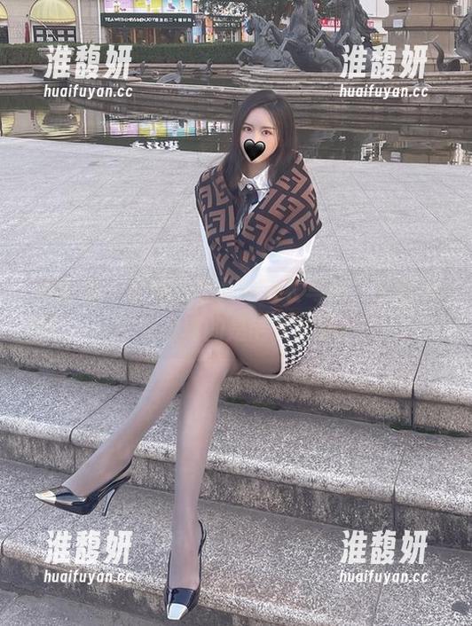 软妹小九九 微密圈 - 软妹小九九的毛衣写真,果然不穿衣服真的是毛衣的错?