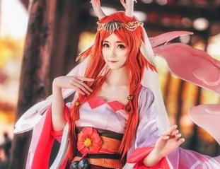 就问你们见过穿着空泳装的金鱼yui吗？这组写真简直让人咕噜咕噜！