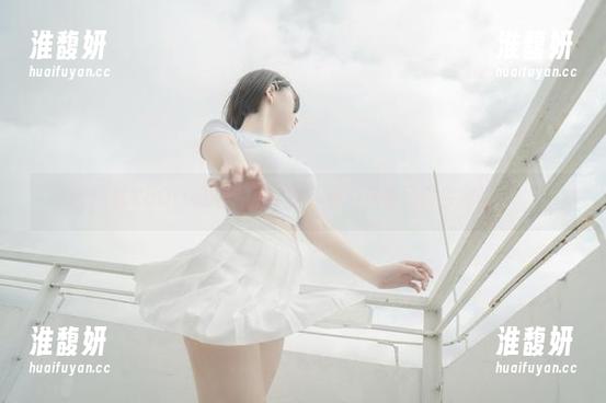 阿薰kaOri和她的漆皮兔合集，这兔子真会穿啊！