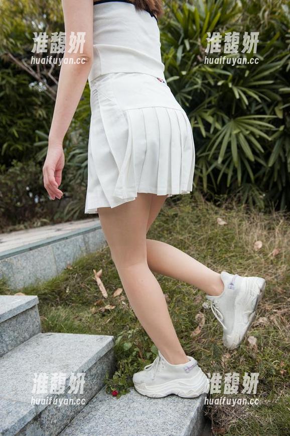 魔镜街拍-萌宝儿 魔镜街拍 - 萌宝儿的私房漫游:哈哈镜里的透视,包臀裙肉丝最摊手!