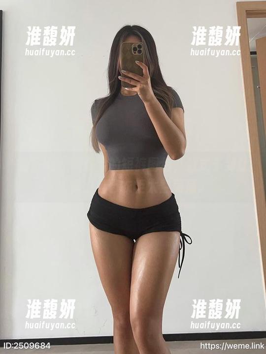 黑饱宝 微密圈 - 黑饱宝的短裤图包,款式多到让人觉得自己衣柜太空荡荡。